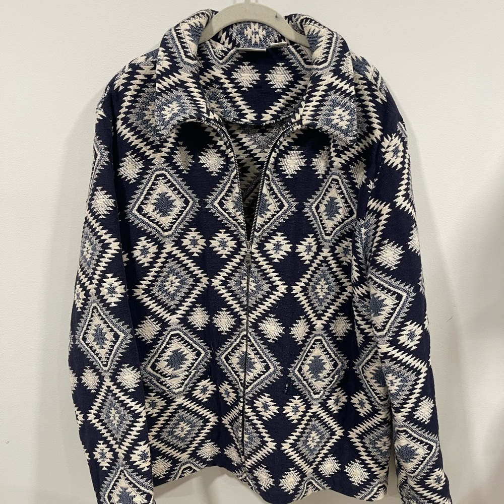 Navy and Cream aztec print blazer with zipper closure